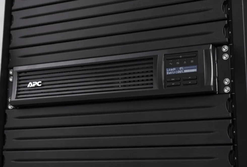 APC Smart-UPS 750VA LCD RM - UPS (kan monteras i rack) - AC 230