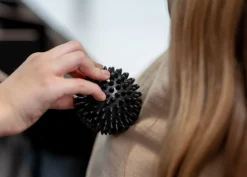 Massageboll m piggar 7,5cm svart