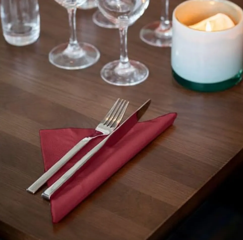 Servett TORK Lunch 3-lags vinröd 150/fp