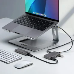 StarTech.com - Hubb - 4 x USB 3.2 Gen 1 + 1 x USB-C + 1 x USB-C