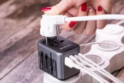 Universal travel adapter 1 X USB-C QC 3.0 2XUSB-C 2XUSB-A