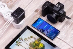 Universal travel adapter 1 X USB-C QC 3.0 2XUSB-C 2XUSB-A