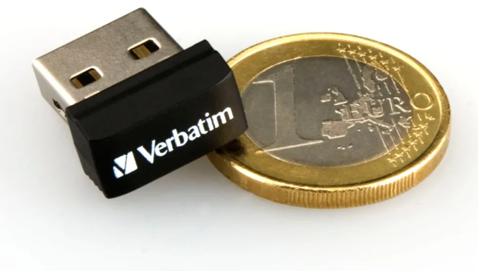 USB 2.0 Store 'n* Stay Nano 16GB, Black