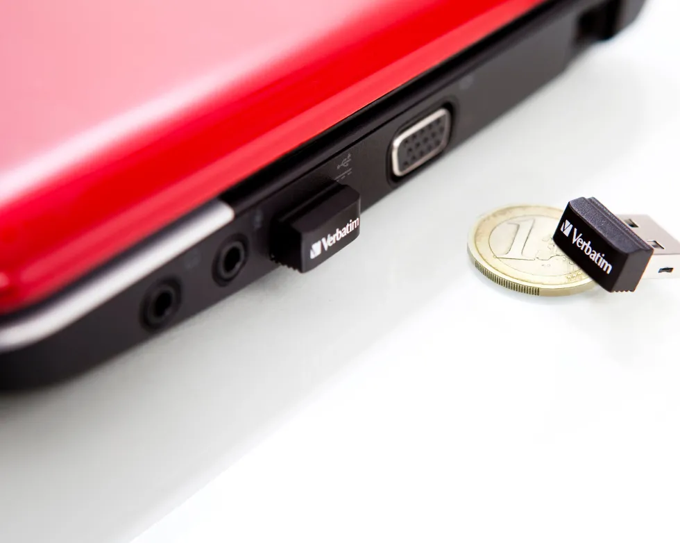 USB 2.0 Store 'n* Stay Nano 16GB, Black