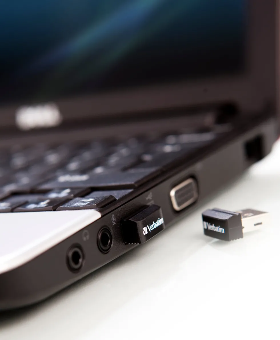 USB 2.0 Store 'n* Stay Nano 16GB, Black